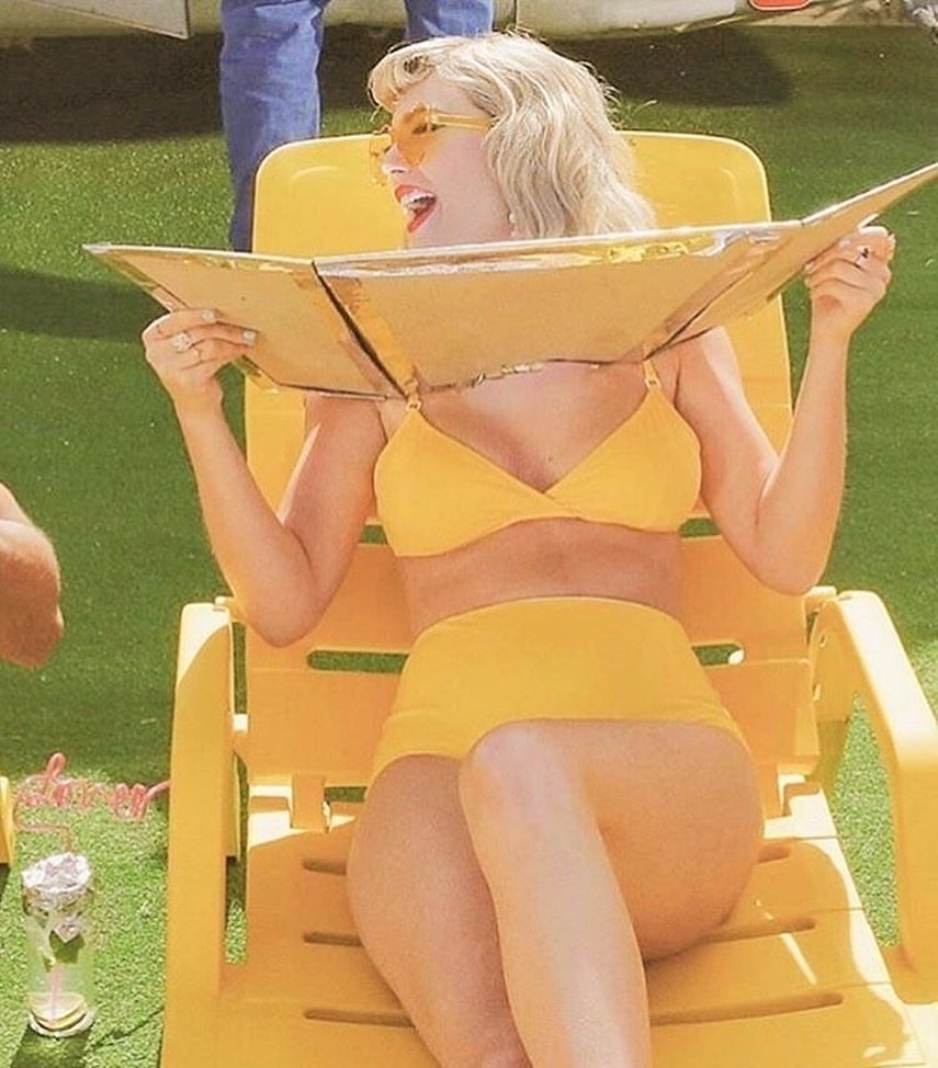 Taylor Swift Taylor Swift relaxing