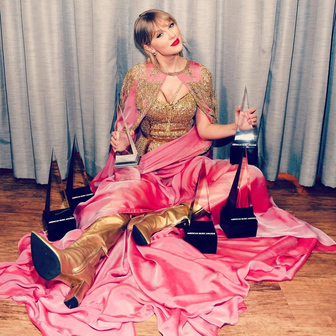 Taylor Swift Taylor Swift after winning awards