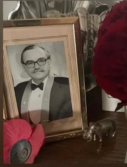 Elizabeth Hurley Elizabeth Jane Hurley with father Roy Leonard Hurley