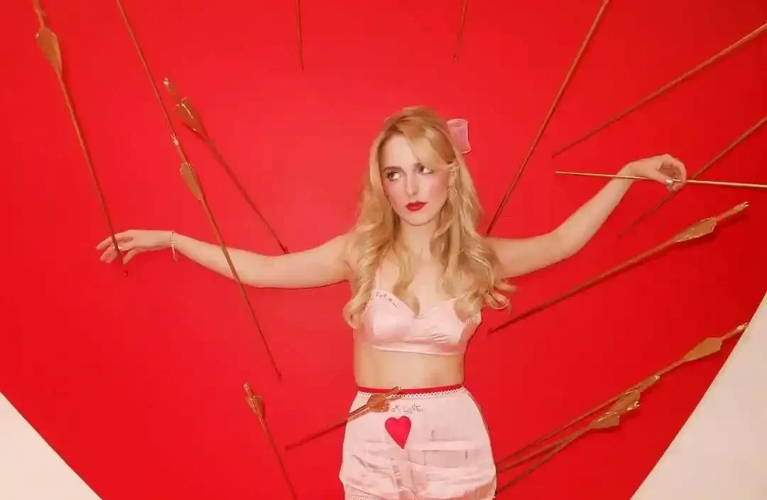 Michael Keaton Mckenna Grace