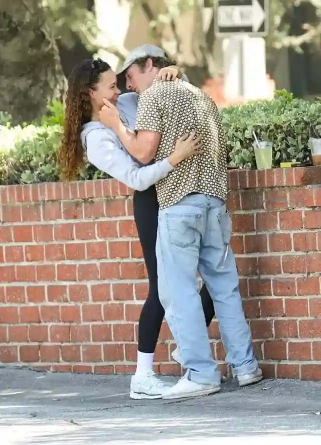 Jeremy Allen White Jeremy Allen White girlfriend model Ashley Moore