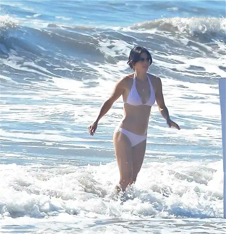 Courteney Cox Courteney Cox Beach photo