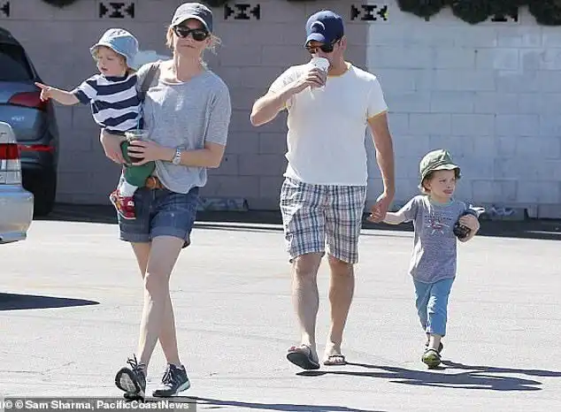 Elizabeth Banks Elizabeth Banks Sons