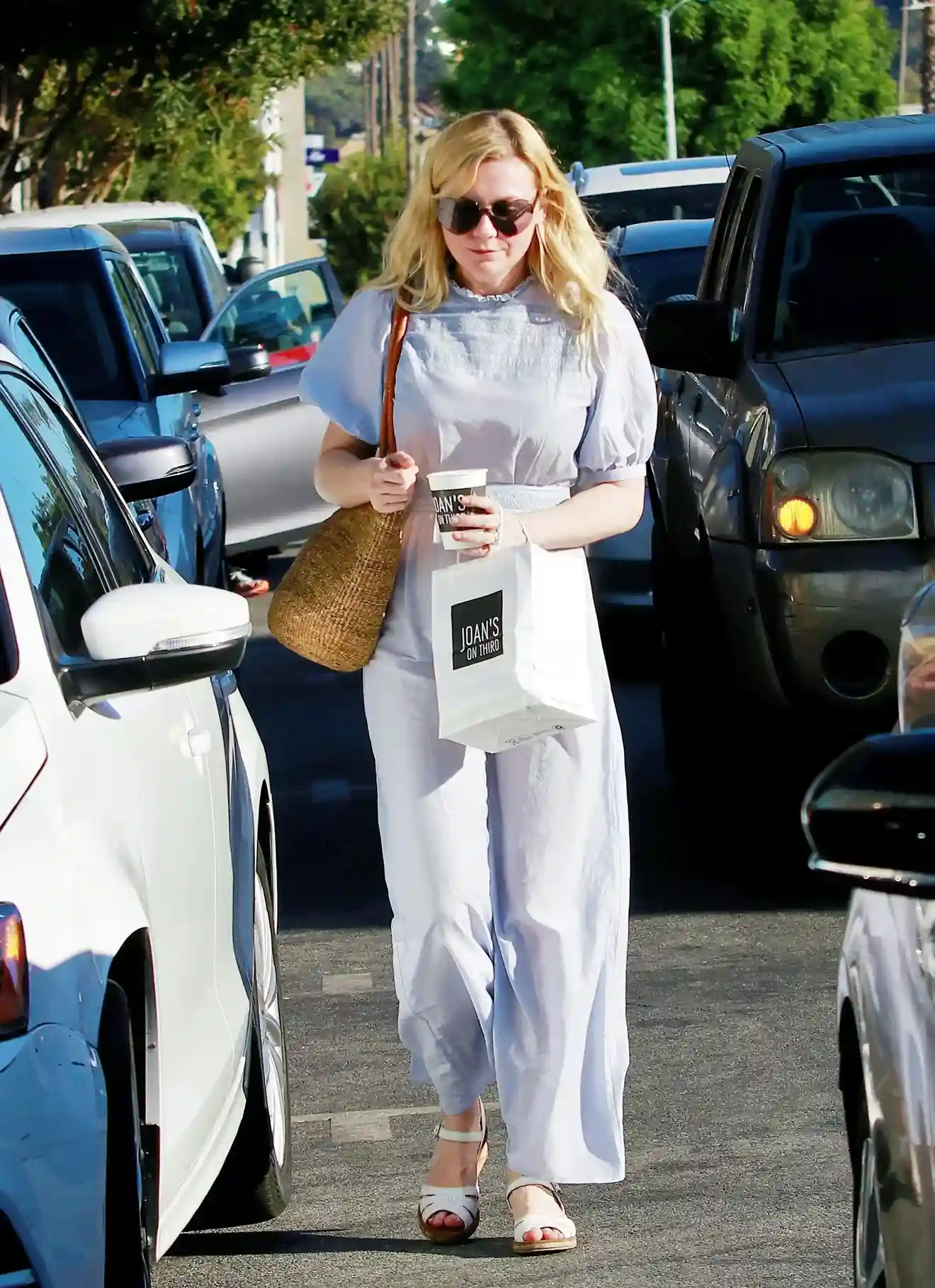 Kirsten Dunst Kirsten Dunst candid photo 1