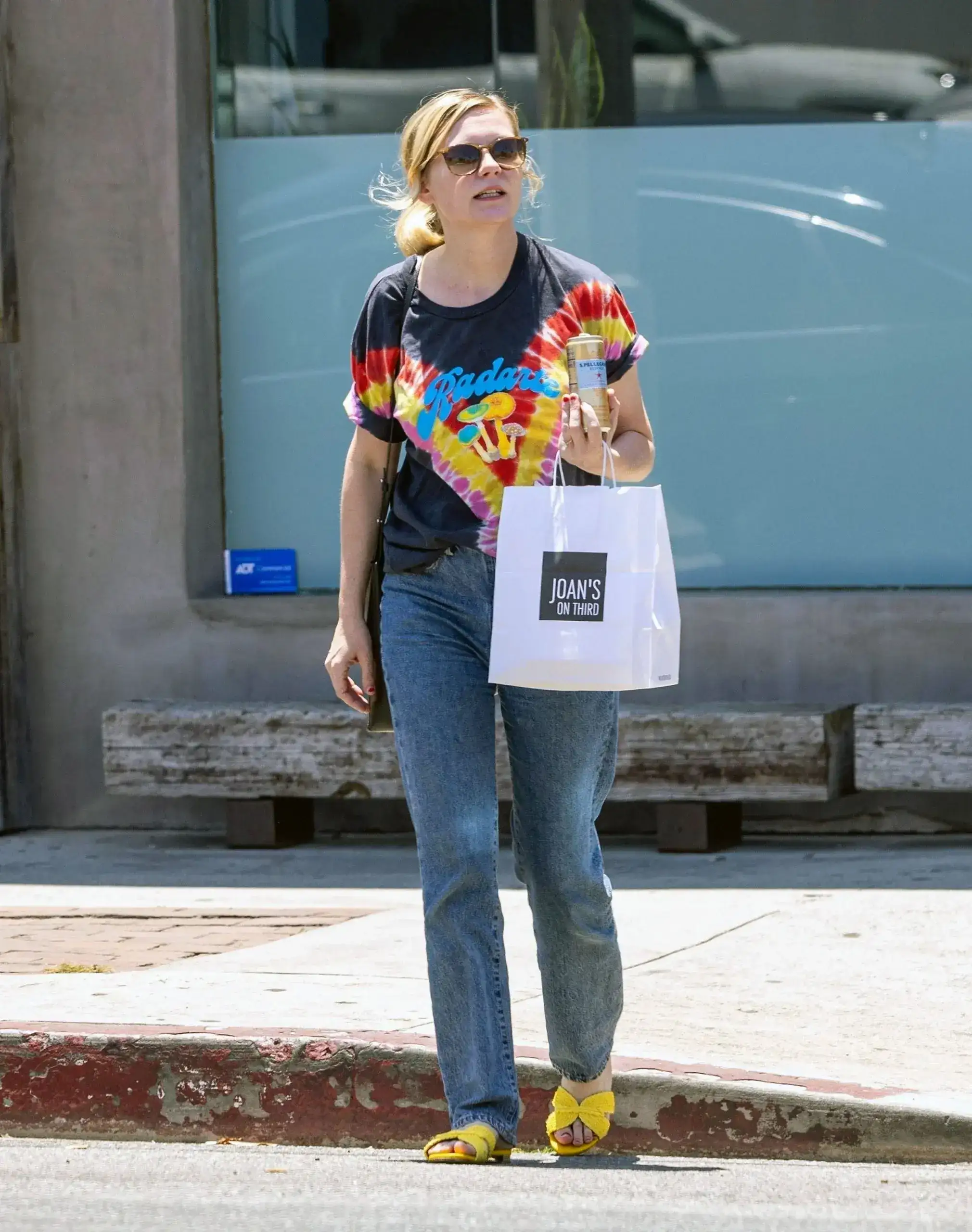 Kirsten Dunst Kirsten Dunst candid photo 2