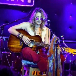 Paris Jackson Paris Jackson Playing Guitar