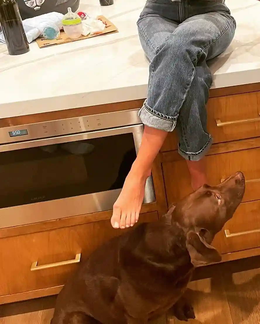 Sarah Hyland Sarah Hyland feet 10