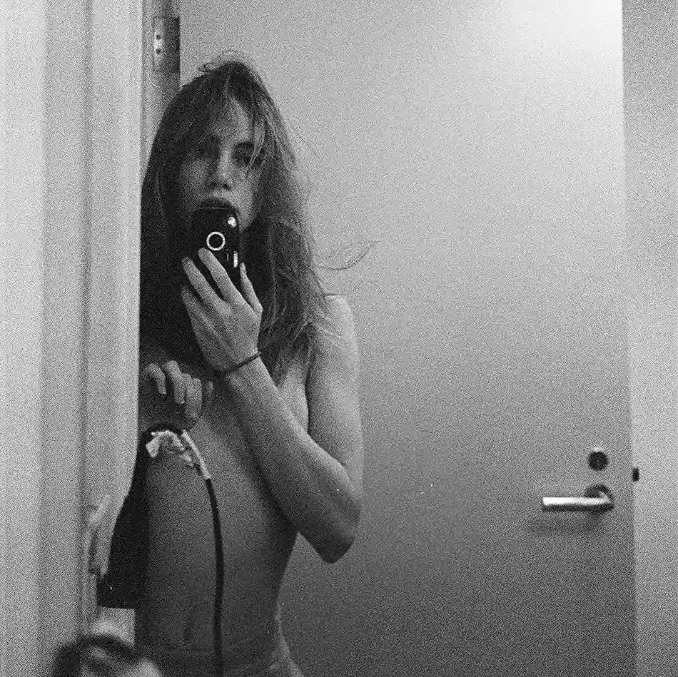 Suki Waterhouse Suki Waterhouse Selfie