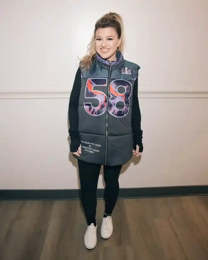 Kelly Clarkson Kelly Clarkson